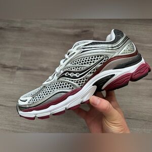 SOLD - Saucony OG Progrid Omni 9 men size 9.5 NEW